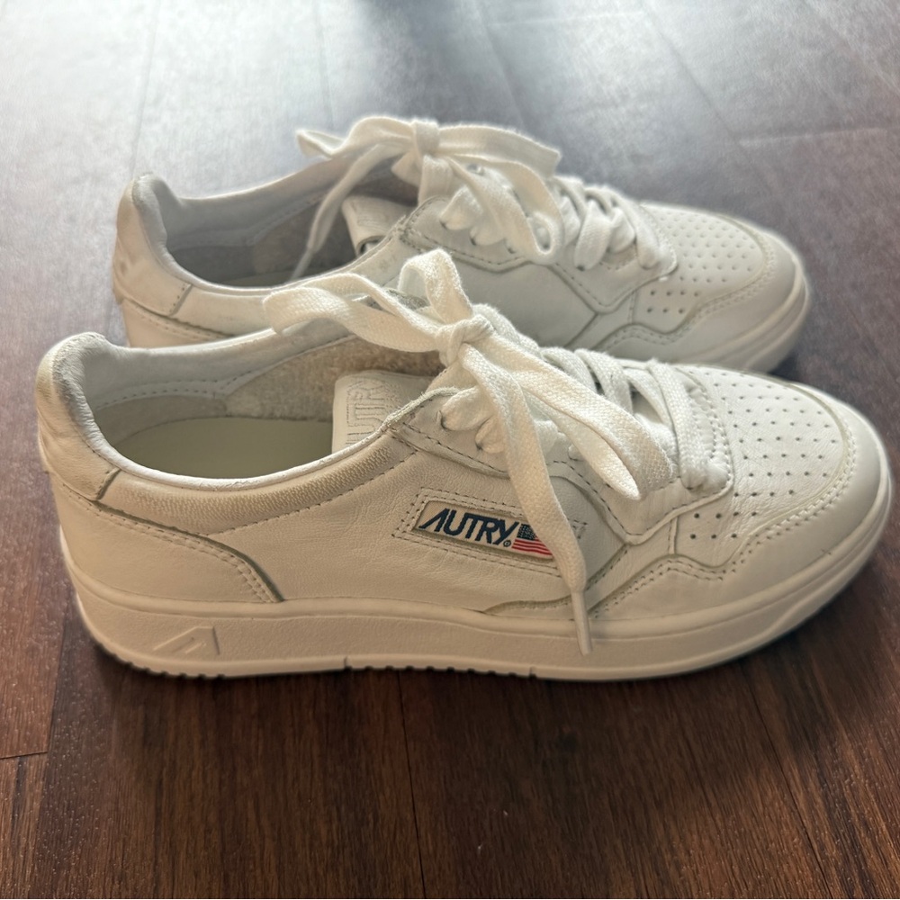 AUTRY Medalist Low Sneaker (Women)